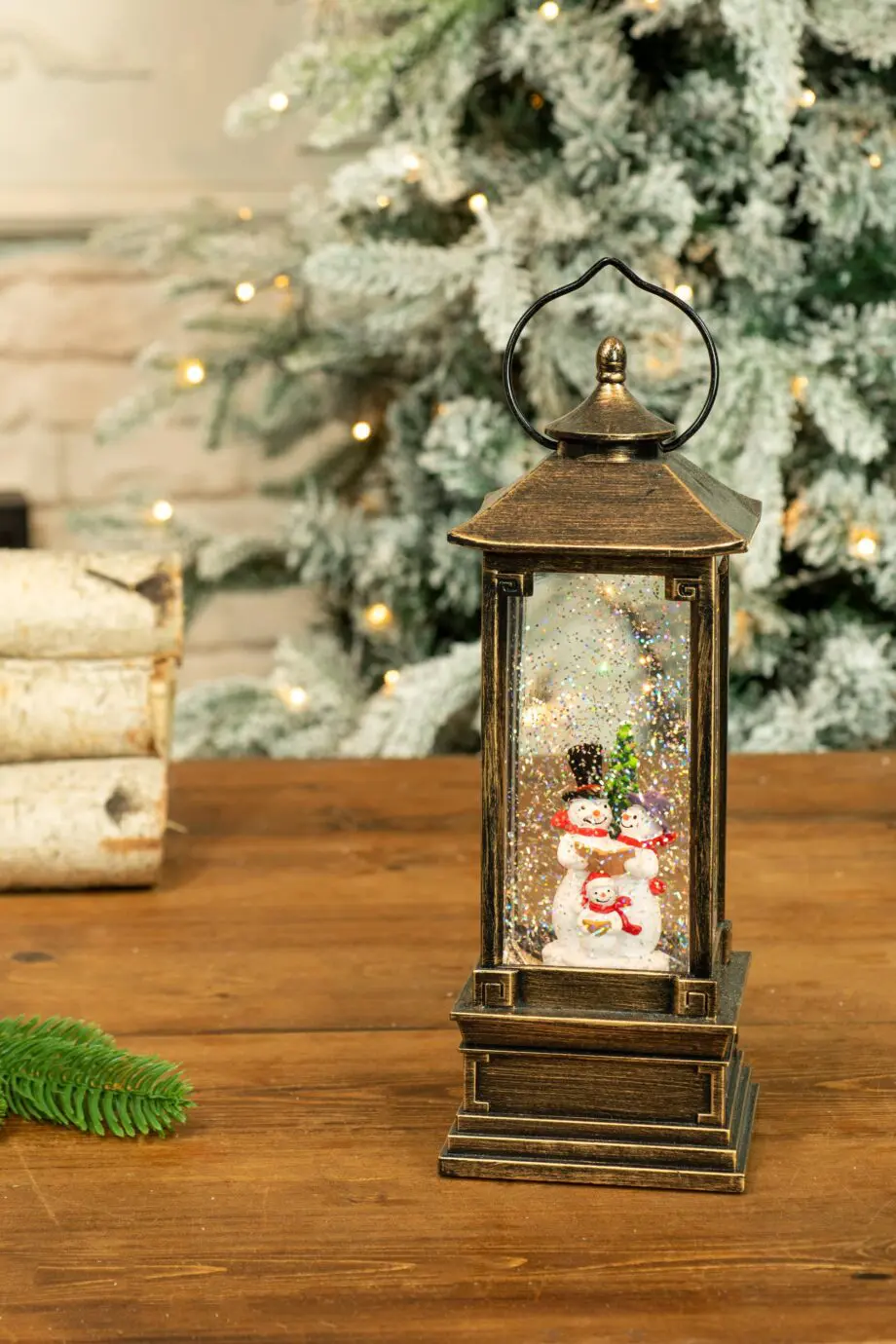 Snowman caroler family water lantern (snow globe)