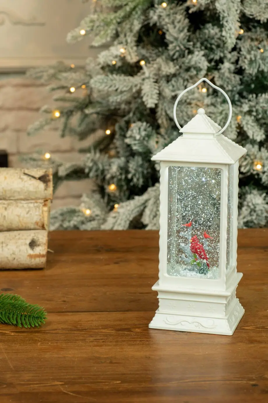 10.5" Cardinal Family water lantern (snow globe)